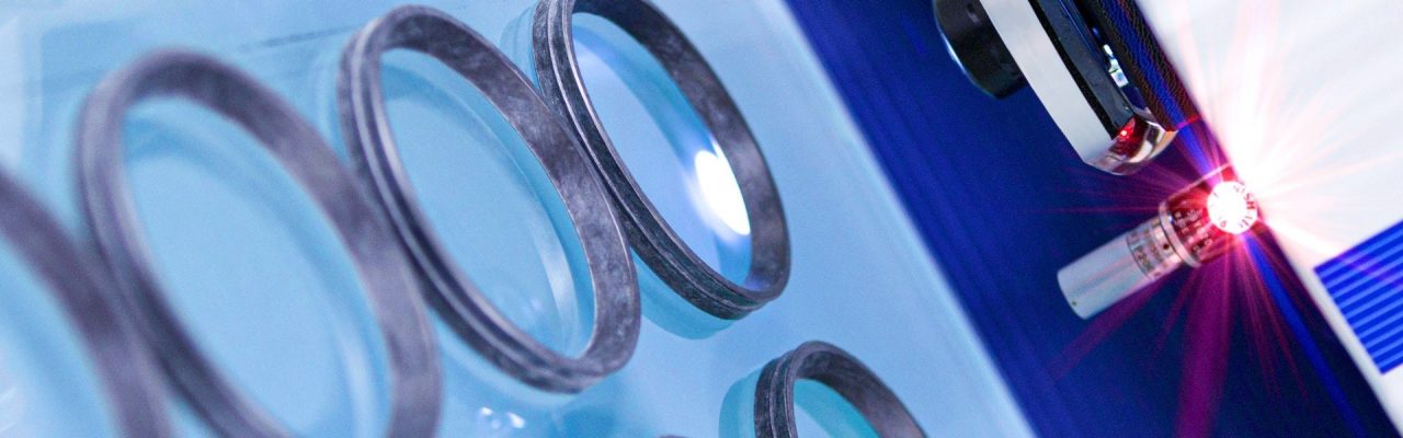 Dichtungsringe werden angeleuchtet